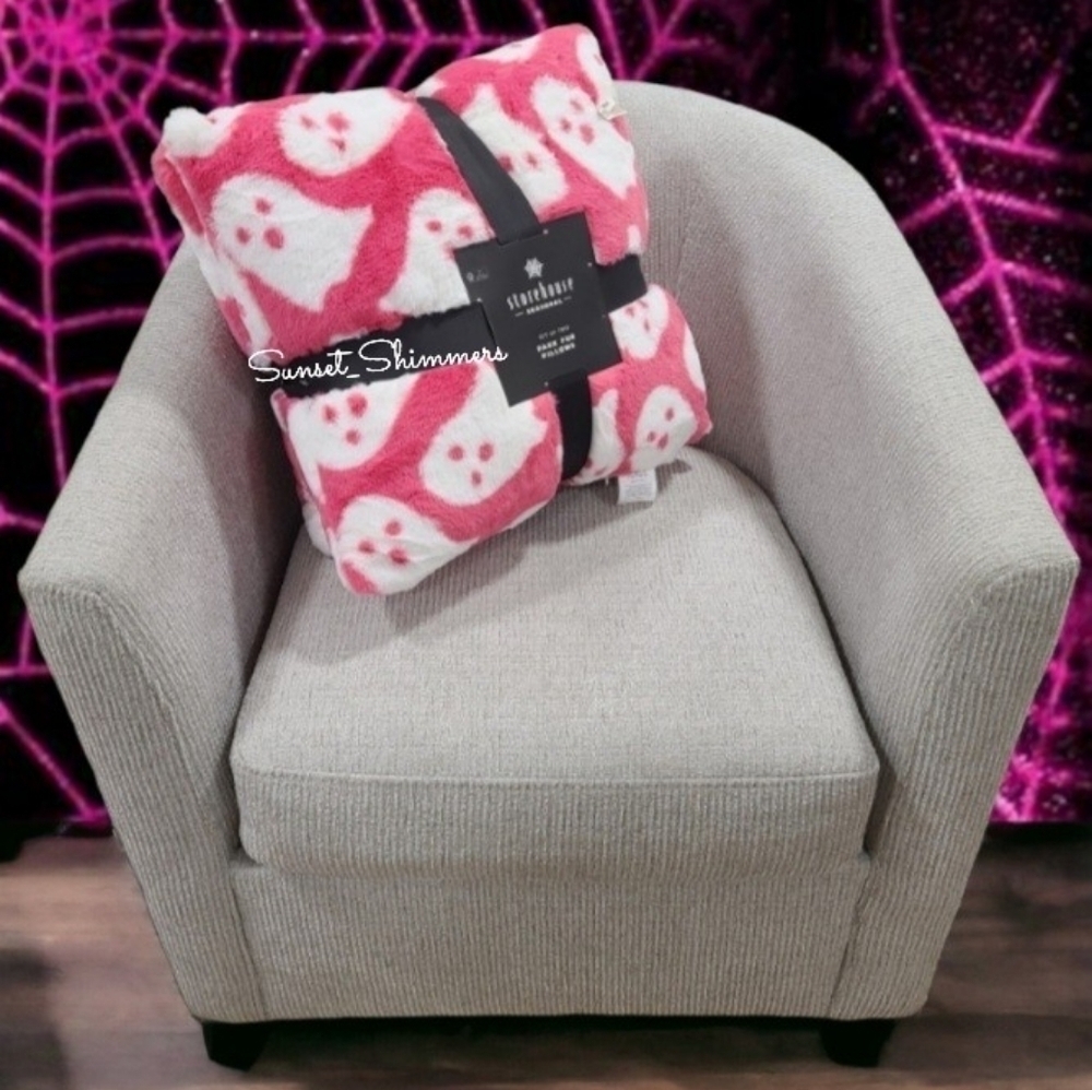 x2 Halloween Faux Fur Hot Pink Ghost Pillow Set by StoreHouse Large 20" New